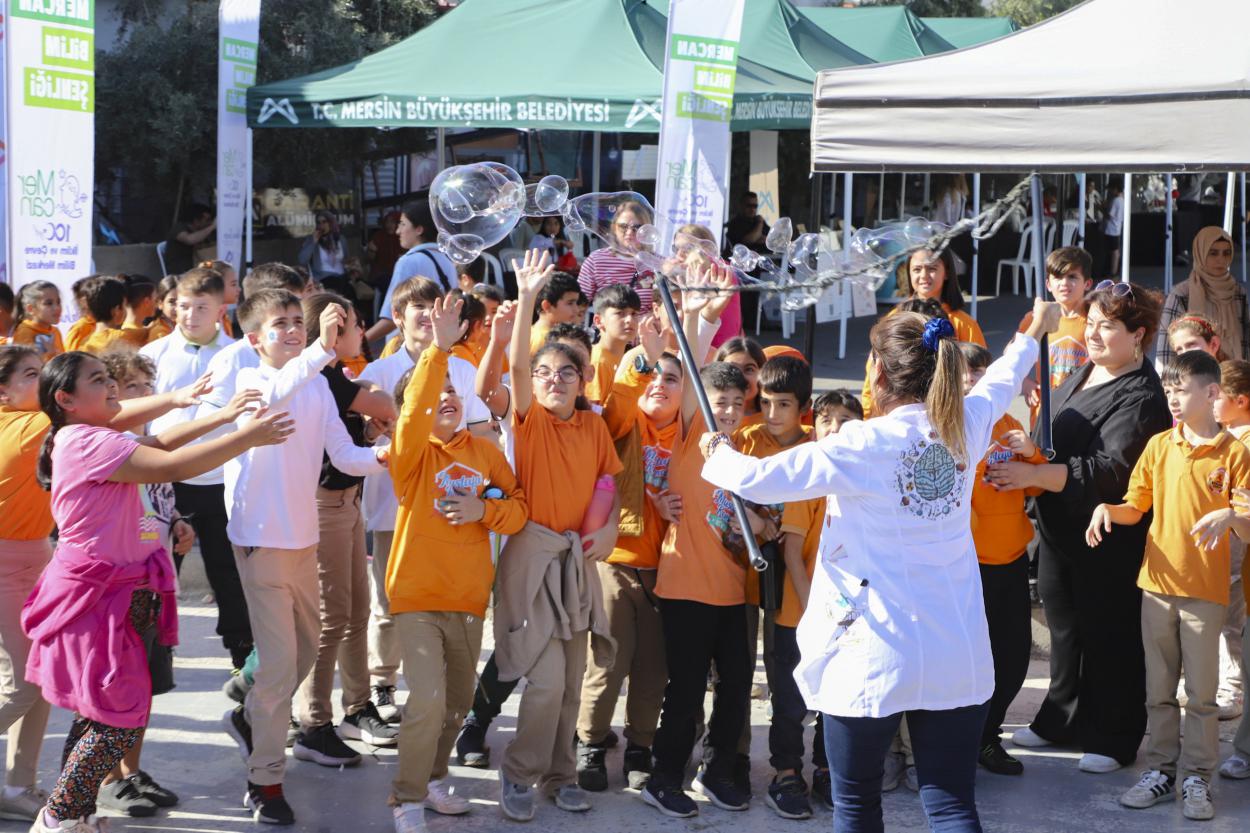 Deneyler, Gözlemler ve Şovlar Eşliğinde Bir Şenlik: '1. Mercan Bilim Şenliği'